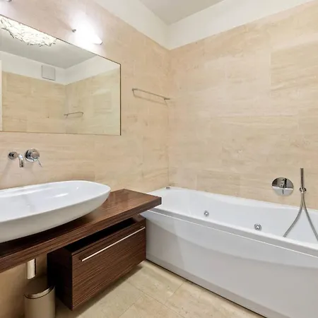 Апартаменти Luxurious With Views *